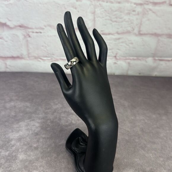 Louis Vuitton Silver Initiales Monogram Ring 8.5 - Picture 6 of 6